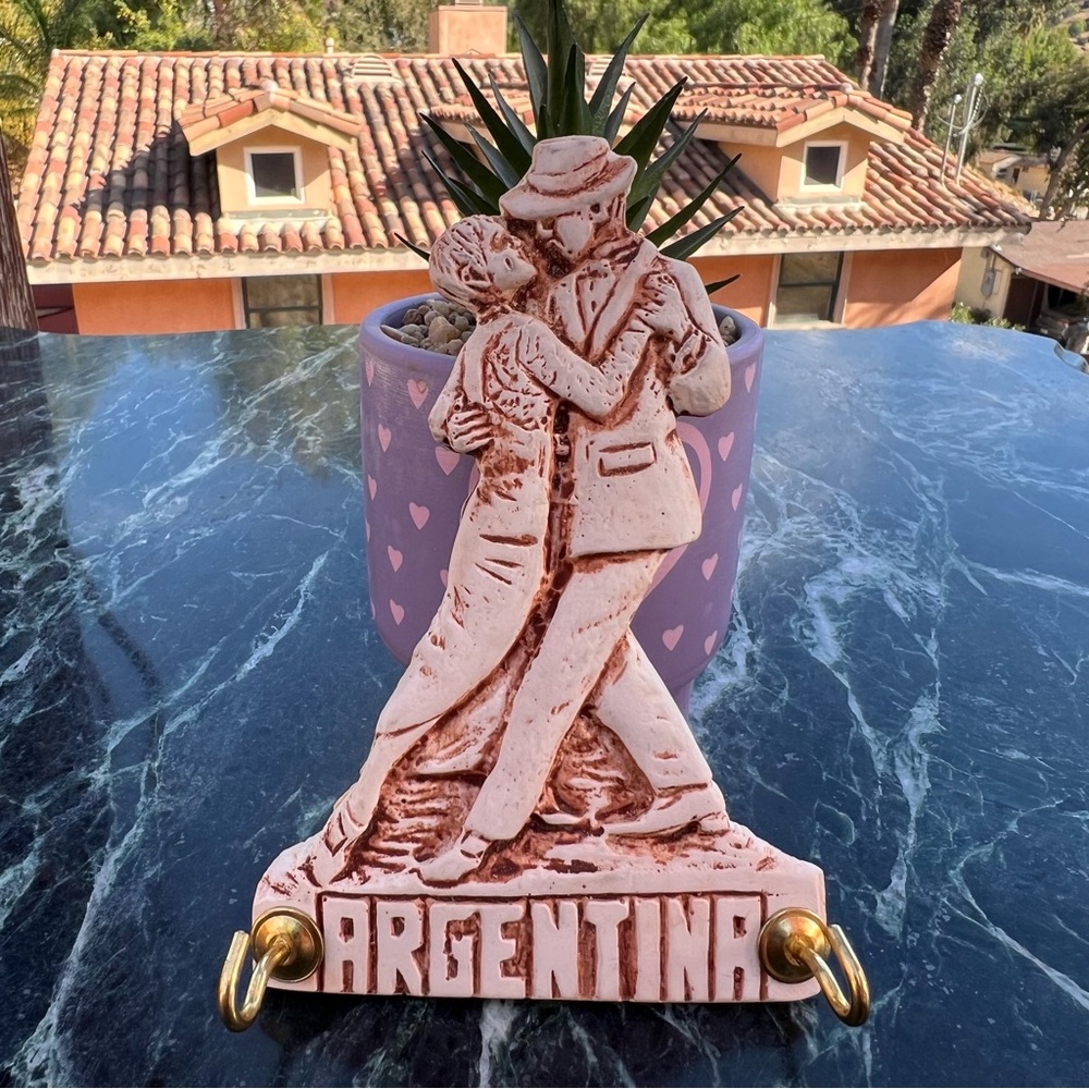 ARGENTINIAN hand craved tango couple dancer wall key holder